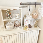 クリスマスツリーが入った小さな家具🎄