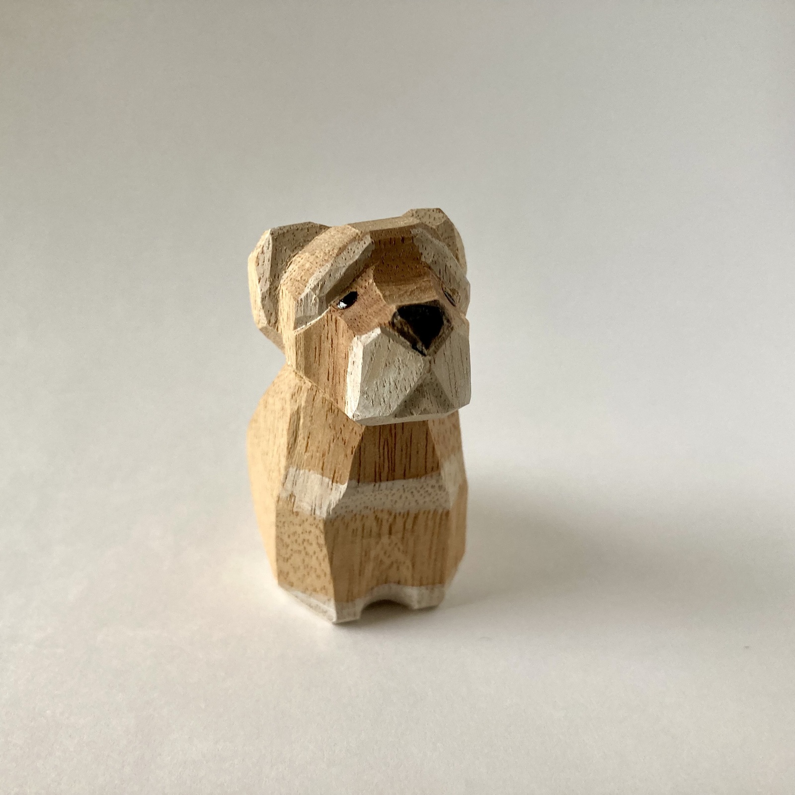 木彫り動物（一刀彫）『見上げて見つめる犬：コーギー』置物 幅九分 2