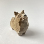 木彫り動物（一刀彫）『見上げて見つめるいぬ（コーギー）』