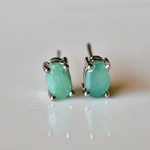 SALE＊天然石＊エメラルド　ピアス＊スタッド　真鍮＆SV
