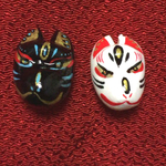 狐面の耳飾り 黒と白