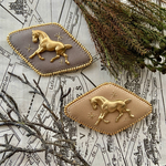 真鍮の馬の本革ブローチ