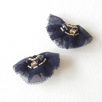 frill イヤリング　ネイビー