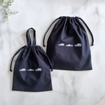 車刺しゅう🧵【紺色】車刺繍・巾着袋 男の子 お受験 コットン 入園入学 幼稚園 保育園　車　乗り物　刺繍・ネイビー・私立小・名入れ・大きめ