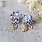 クラシックブルーの花とbijou＊葉っぱの華やかピアス／イヤリング　（青、ブルー）