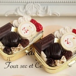 イチゴロールケーキとチョコのピルケース