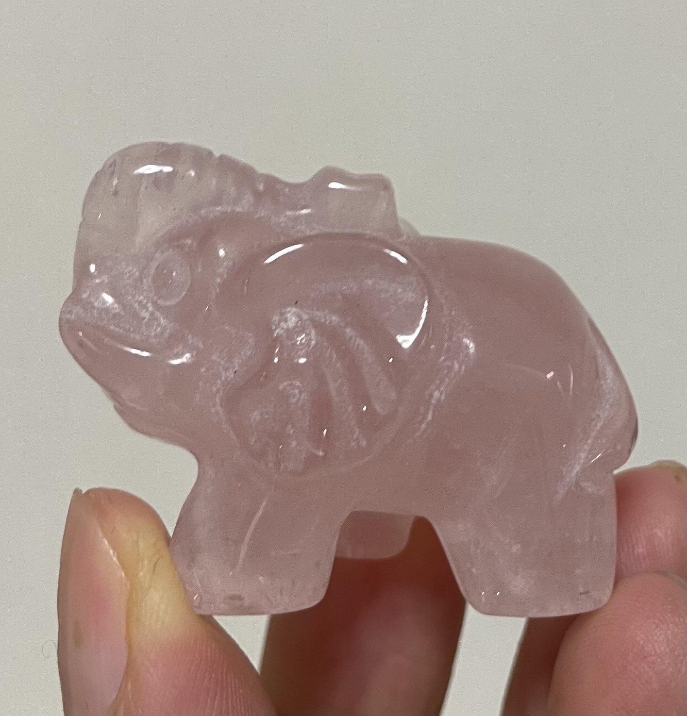 ピンククォーツの象 ローズクォーツ 水晶クリスタル パワーストーン 浄化 天然石の彫刻 置物 風水晶 幸運 恋愛運 開運 魔除 お守