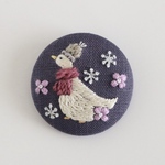 冬の雪とアヒル　手刺繍ブローチ/ヘアゴム