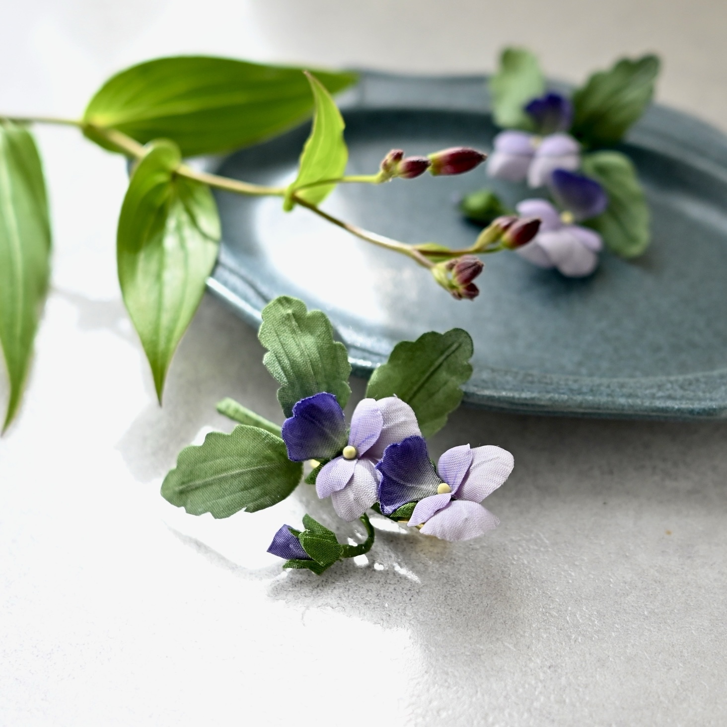 All flowers⭐️新品レア6枚set⭐️ラベンダー　旧ミモザ　シロツメクサ 再版】布花🌿シロツメクサに四つ葉のクローバーを添えたブローチ