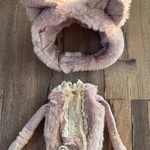 【再販】2387 もふもふ モスキーピンク  monster ワンピース うさぎ ねこ 帽子 Blythe ブライス アウトフィット 洋服