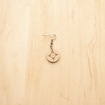  【家紋ピアス】花輪違いに十四菊