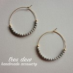 スモーキーグレーの秋色フープピアス