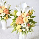 プリザーブドフラワー仏花　黄色　オレンジ　百合　カーネーション　かすみ草　大きめ