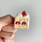 ショートケーキ(ミニ)手刺繍 ブローチ