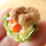 サーモンのライ麦ベーグルサンド