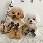 もこもこ編み×チェックリボンのケープ（アイボリー／ベージュ／ブルー）小型犬用 首飾り もこもこ編み×チェックリボン 秋冬カラー　イニシャルパーツ　うちの子