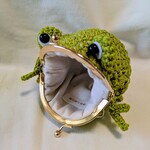 【新発売！カエルがま口】おさんぽ日和・あみぐるみがま口・カエル・かえる・福雑貨・小銭入れ・イアホン入れ・薬入れ・内布つき・送料込み