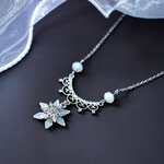 雪の結晶とシルバーレースのネックレス