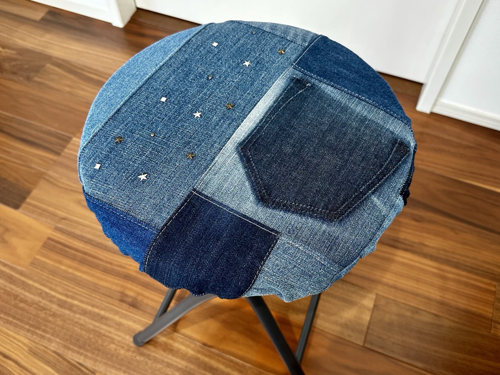 デニム　リメイクチェア イス」のアイデア 8 件 | ジーンズ リメイク, デニム リメイク, diy 家具