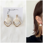 ホワイト　マーブル　ゴールド　ひし形　ハンドメイド　ピアス イヤリング チタンピアス　樹脂ピアス　