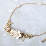 【11/3まで早割価格】白い花とbijou＊葉っぱの華やかネックレス　（ウエディング，オケージョン）