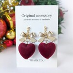 クリスマスにも🎄.*冬の煌めき✨リボンとボルドーハートの魅惑❤ピアス、イヤリング