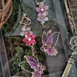 ベリー咲く森の蝶のイヤリング（earrings of  butterfly〜Berry's Sweet Trap〜）