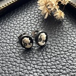 【再販】シンプルなカメオのスタッドピアス　アレルギー対応　イヤリング　ミニピアス　ノンホール　樹脂ピアス　プレゼント　ギフト　プチギフト　女性　彼女　シンプル