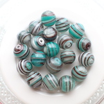 【1mm穴】小さなガラスのマーブル玉　チョコミント色のとんぼ玉（チョコ多め）　20個　A322