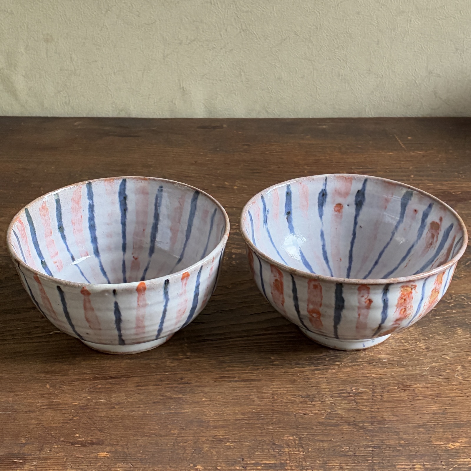 ｜ペア飯碗・紅ちぢれ紋｜飯碗２個セット　めしわん　めし碗　夫婦茶碗　ご飯茶碗　茶碗　和陶器