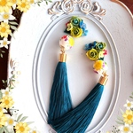  ロングタッセルの耳飾り【青緑】
