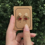 ビーズのお花×カーネリアン✧ぷちっとさくらんぼピアス