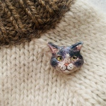 ハチワレ猫ブローチ