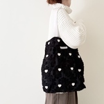 ハート刺繍のフラワー肩がけバッグ(黒×白)