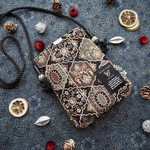 一点のみ/深みカラーのスマホポシェット/スマホショルダーバッグ/インド刺繍生地/大きなタグ付きポーチ