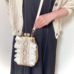 【リスのスマホショルダーバッグ🐿️ /がま口/ベージュ/インド刺繍リボン/りす＆りす】