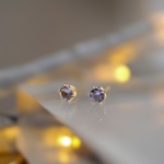 【特別プライス】タンザナイト　一粒ピアス　３ｍｍ　12月　誕生石　サージカルステンレス　金属アレルギー対応　小さい　小粒　付けっぱなしOK　金アレ対応　極小　天然石