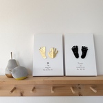 【人気シリーズの新作】真っ白なジェッソボードの命名書+手足型アクリル