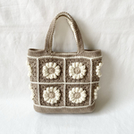 ふんわりお花のミニトートバッグ　カバン　バッグ　ブラウン　アイボリー　内布つき　お花モチーフ　モチーフ編み　編み物　ハンドメイド