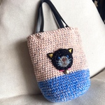 黒ねこの手編みの毛糸バッグ /手編みバッグ/ニットバッグ/クロシェ/カラフル/サブバッグ/レッド/猫/ネコ/ねこ/トートバッグ/編み物/黒猫/お散歩