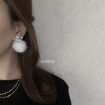 《 ホワイト × シルバー》  ビジュー パール ファー イヤリング ピアス 秋冬 クリスマス 冬 キラキラ ギフト プレゼント もこもこ ふわふわ ふわもこ キラキラ 推し活 ギフト