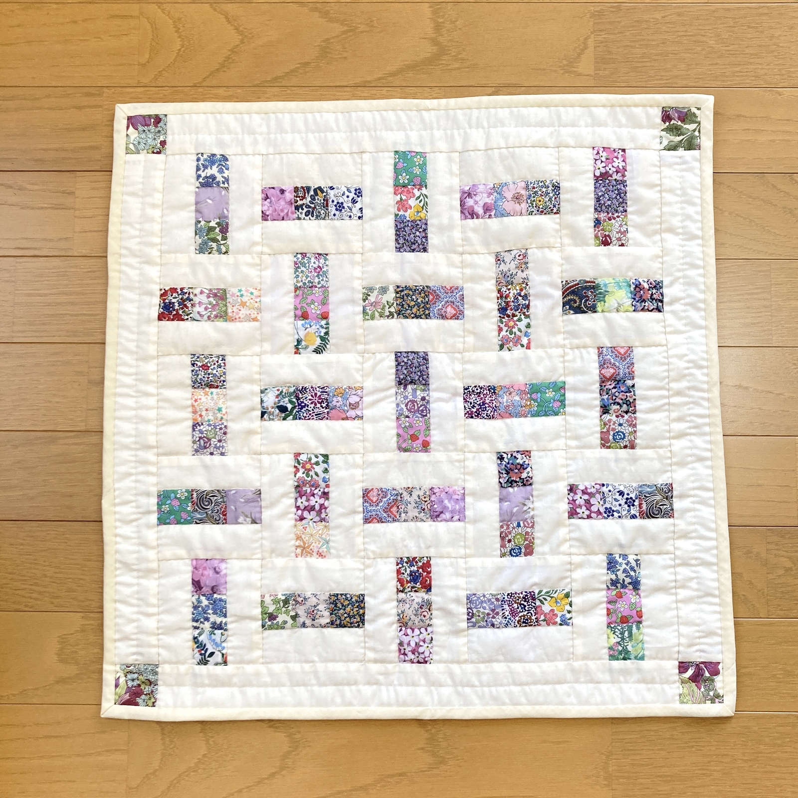 073 《大きめ》リボンのパッチワークタペストリー パッチワークキルト