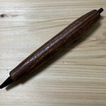 ブビンガの木のボールペン｜艶やかな赤褐色の高級銘木｜太軸木軸ペン｜ふみペン・ともペン工房