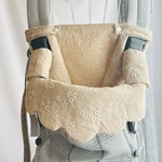 ［完成品］babybjorn☆ベビービョルン☆ハーモニー☆抱っこ紐カバー☆☆もくもくデザイン☆上品　華やか　フラワーガーデン　　くすみピンク　肩紐カバー、胸元カバー付き　