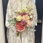 パンパスのくすみカラー×レッドのブーケ　造花　ブーケ　ウェディング　