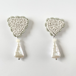 「ｍｏｋｏｍｏｋｏ　ｔｒｉａｎｇｌｅ」ライトグリーン.淡水パールピアス.刺繍イヤリング.365