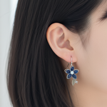 ちいさなネイビーのお花 ピアス【金属アレルギー対応　チタン　樹脂　サージカルステンレス　イヤリング】青　群青　紺色　藍色　コバルトブルー　濃いブルー　フラワー　シルバー　プレシオサ　スワロフスキー