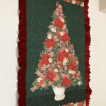 ＊ご予約品＊　大きなクリスマスタペストリー『お菓子とポインセチアの大きなクリスマスツリー』