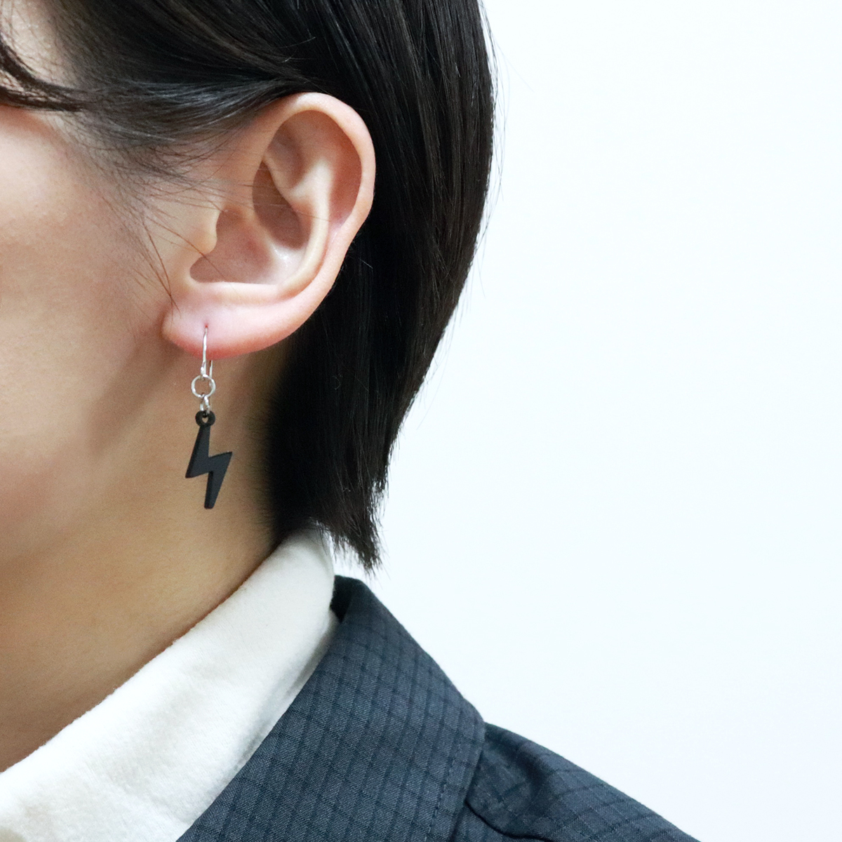 6色】【再再販】ブラック ミニ イナズマ ピアス・イヤリング mt-k 