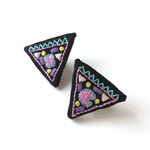 さんかくのイニシャル刺繍 ピアス
